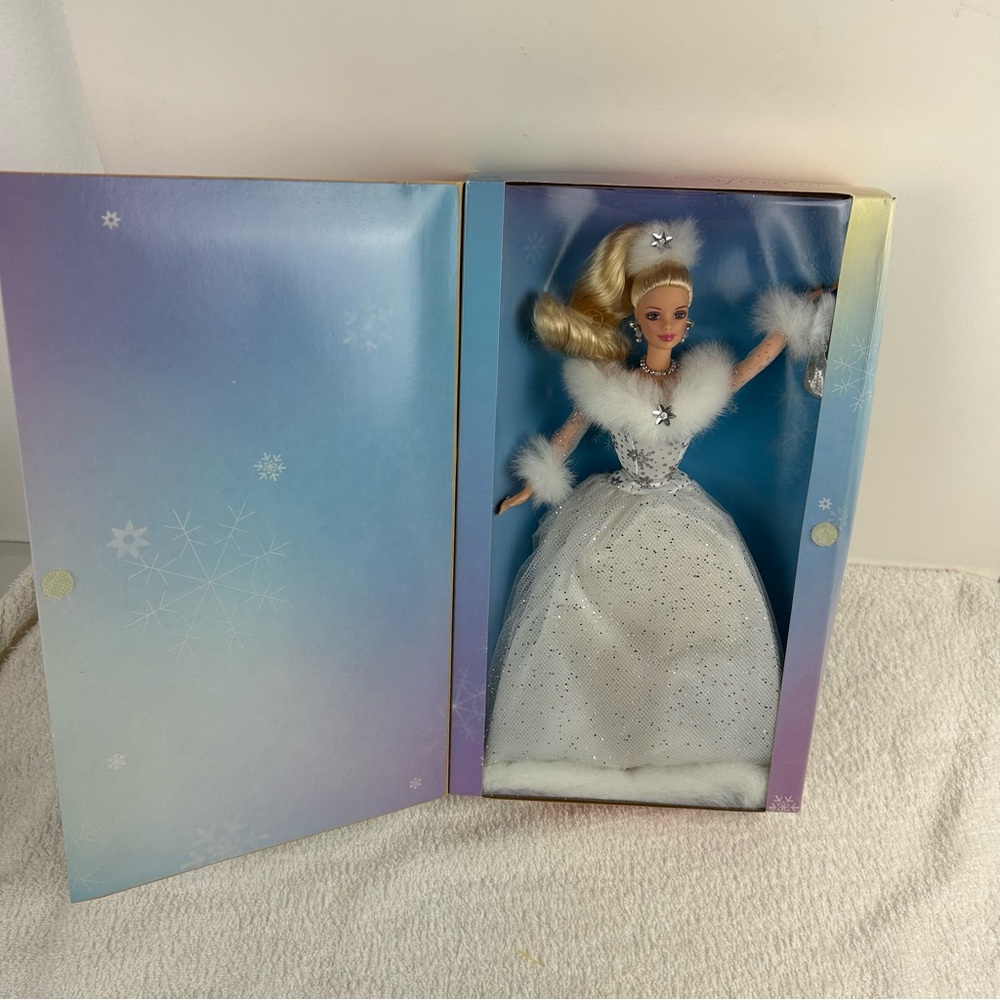 VTG NOS 2002 'Winter's Reflection' Barbie Doll by Mattel